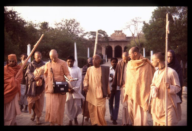 Шрила Прабхупада во Вриндаване. Апрель 1976 года