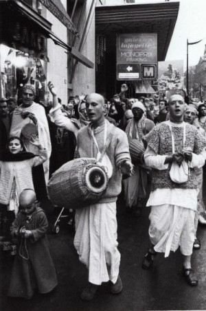Indradymna Swami na ulicah Parizha 01
