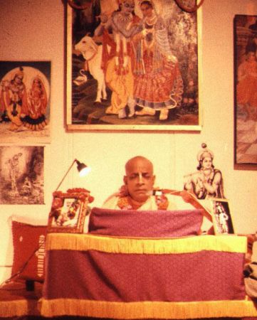 Август 1968 года, Шрила Прабхупада читает лекцию в храме Монреаля