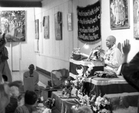 Oktober 1968 Srila Prabhupada chitaet lekciu v hrame Monreal