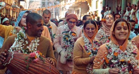 Декабрь 1970 года, харинама в Сурате: Химавати, Динанатх, Реватинандана, Гирирадж, Ямуна, Девананда, Каушалья