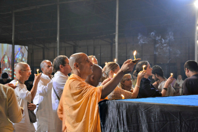 Radhanath Swami offering Lamp to Radha Damodar