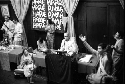 Осень 1969 года, Лондон. Выступление Шрилы Прабхупады в Конвей-Холле