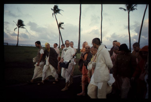 Шрила Прабхупада и ученики на Гаваях