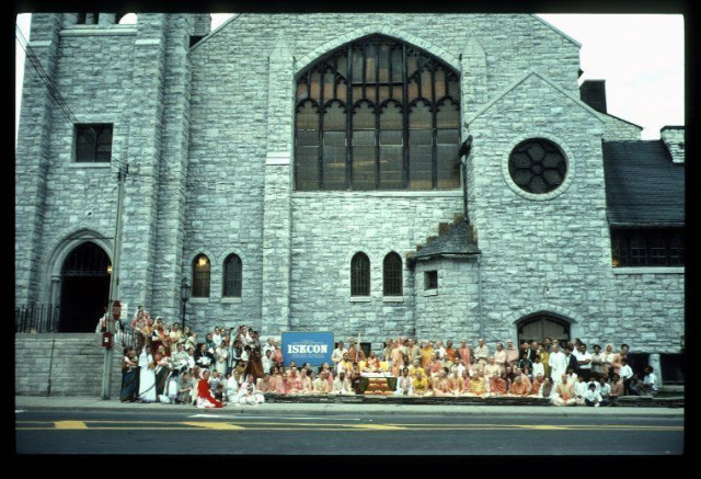 Прабхупада с преданными в Торонто в 1976 году