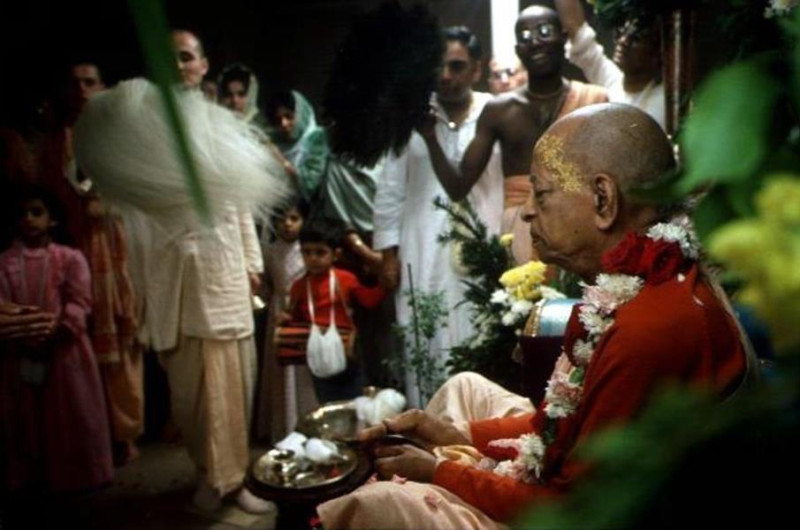 Bhakti Tirtha Swami with Srila Prabhupada