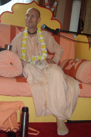 Бхакти Викаша Свами в храме Международного общества сознания Кришны в Лондоне (2007 год)