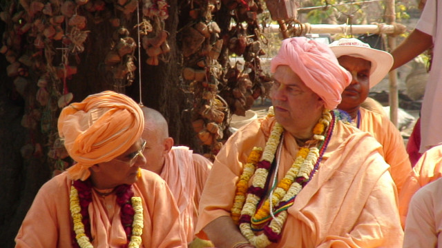 Gopal Krishna Goswami and Jayapataka Swami at NMP 2007