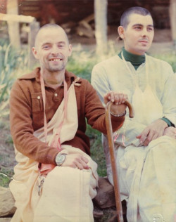 Киртанананда Свами и Куладри дас в Новом Вриндаване. 70-е годы