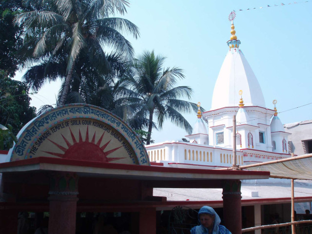 Вид на самадхи-мандир Бабаджи Махараджа
