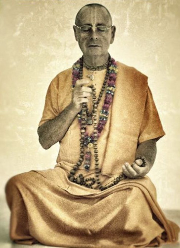 Шиварама Свами повторяет джапу