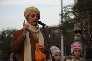 Шрила Шиварама Свами на демонстрации