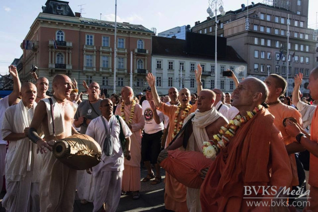 Бхакти Викаша Свами на Ратха-ятре в Загребе в Лике, Хорватия, август 2016