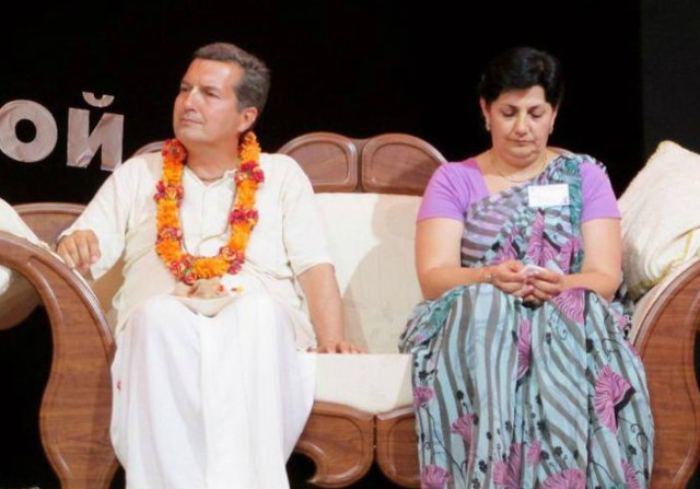 Вакрешвара Пандит прабху и матаджи Лалита Сакхи на фестивале 40 лет ИСККОН