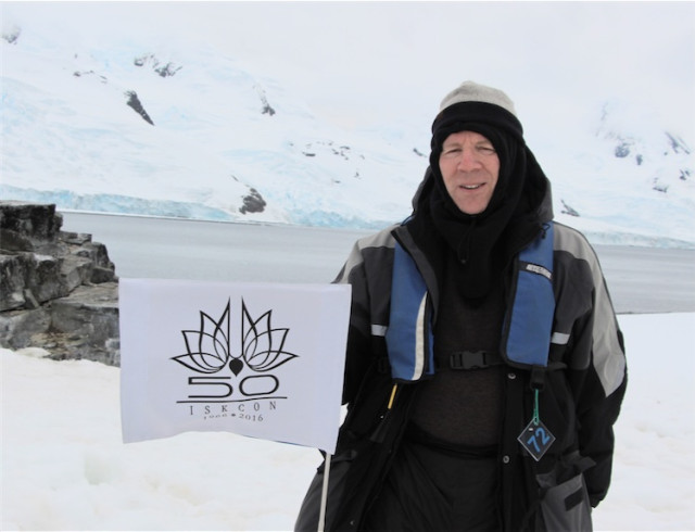 На фото: Празднование 50-летия ИСККОН в Антарктиде