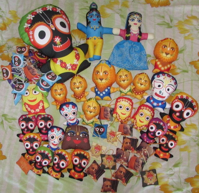 Вайшнавские игрушки для детей: Радха и Кришна, Нрисимха, Джаганнатха, Гирирадж.