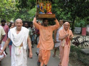 Панкаджангхри Прабху и Божества Гаура-Нитай