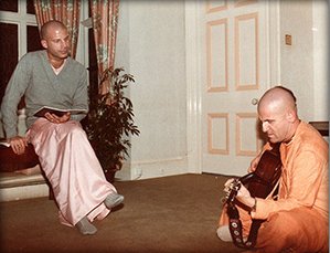 Бхагаван дас и Кришна Према дас