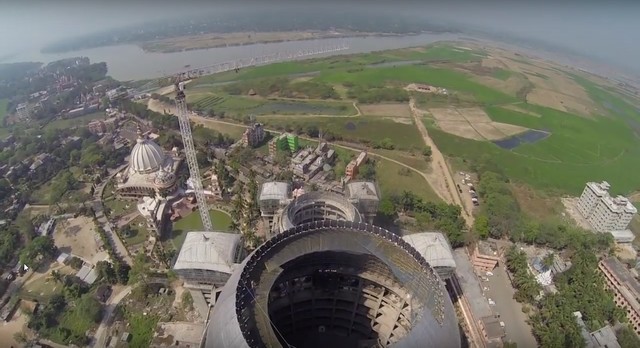 Вид на храм Ведического планетария с высоты птичьего полёта. Видео