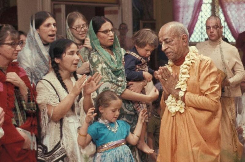 Srila Prabhupada i matadzhi v sari