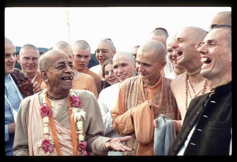 CT39 022 Shrila Prabhupada smeetsya