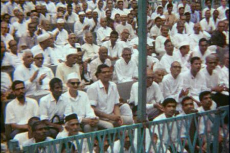Октябрь 1970 года, Бомбей. Садху-Самаджа на Чоупати-Бич Октябрь 1970 года, Бомбей. Садху-Самаджа на Чоупати-Бич