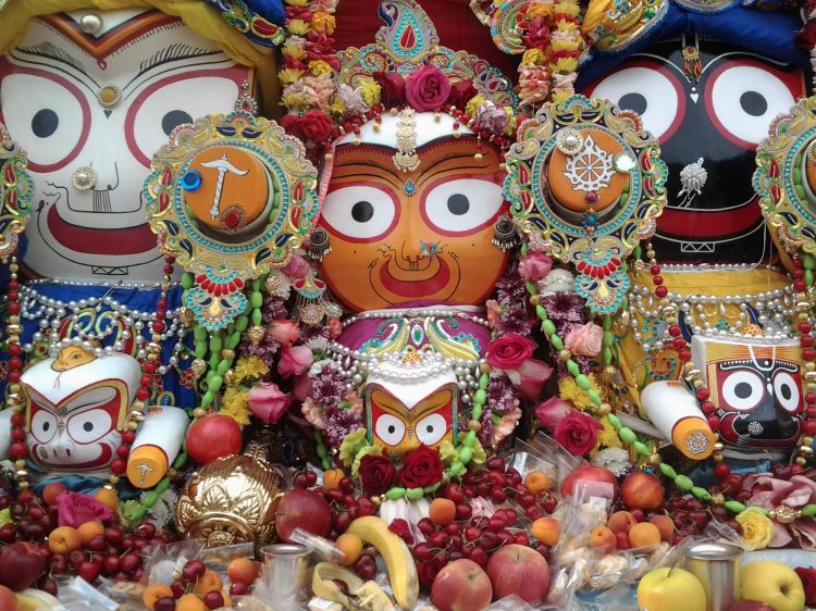 Lord Jagannath Baladeva and Subhadra came from Villa Vrindavana for the event while Their small counterparts made the trip from ISKCON Genoa